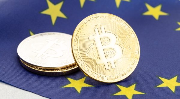 Bitcoin Kryptowährung auf der EU-Flagge