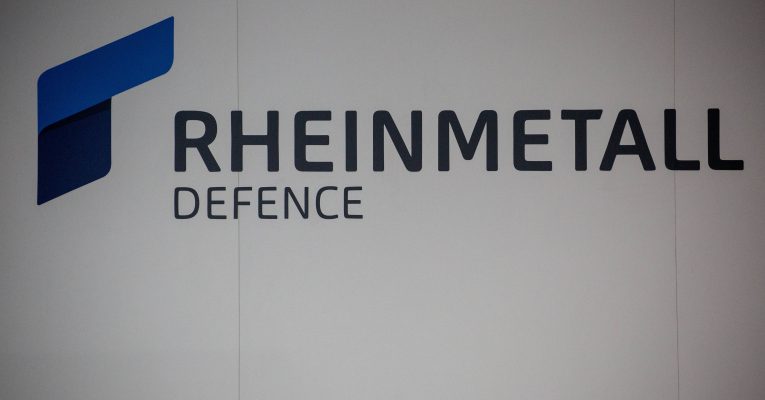 Logo der Rheinmetall AG darunter Defence