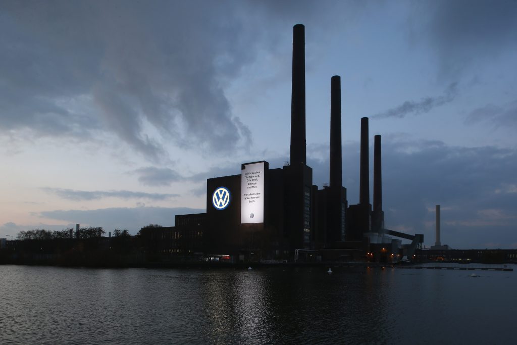 VW Werk bei Nacht